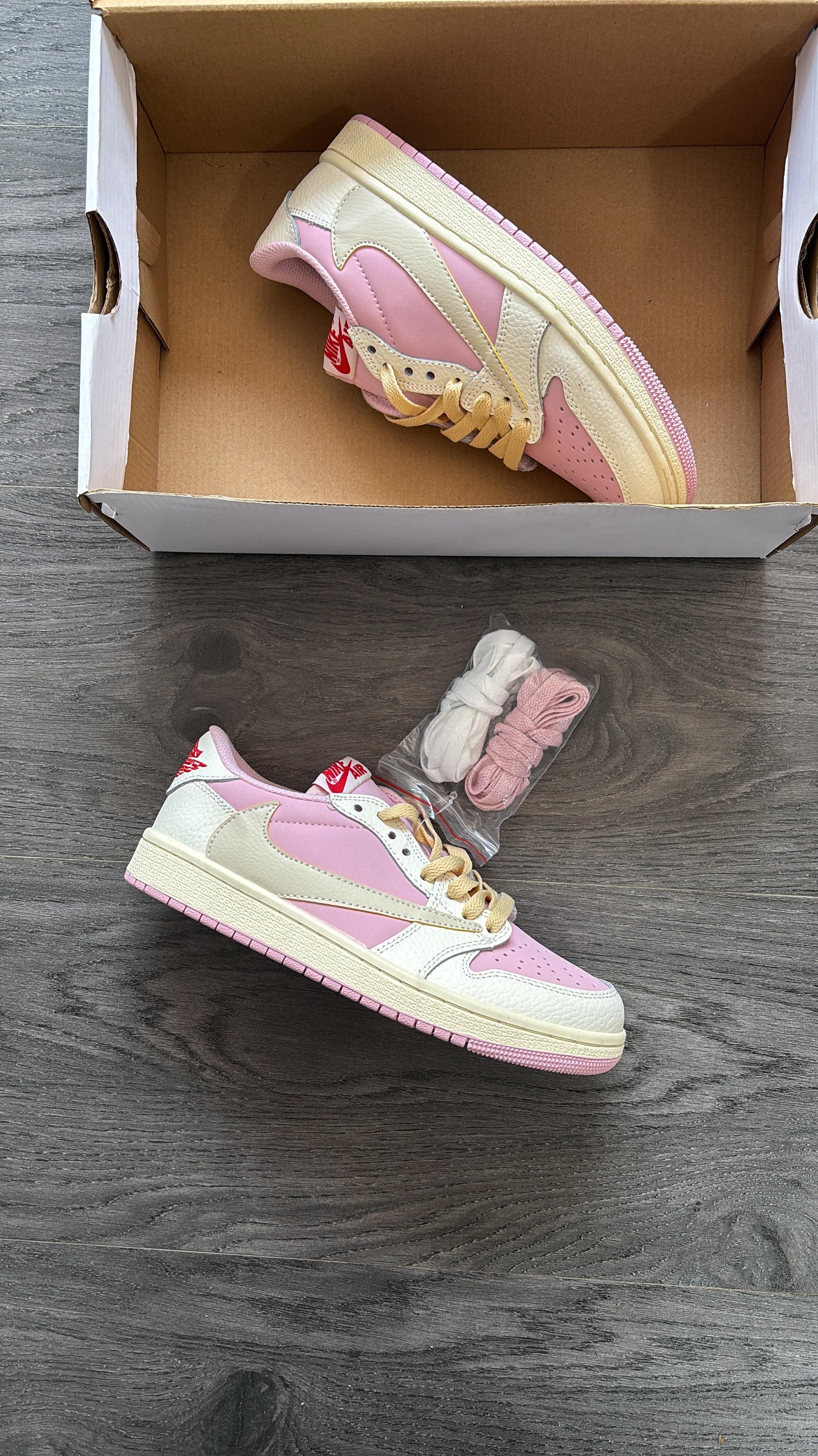 NIKE AIR JORDAN TRAVIS SCOTT LOW GIRLS