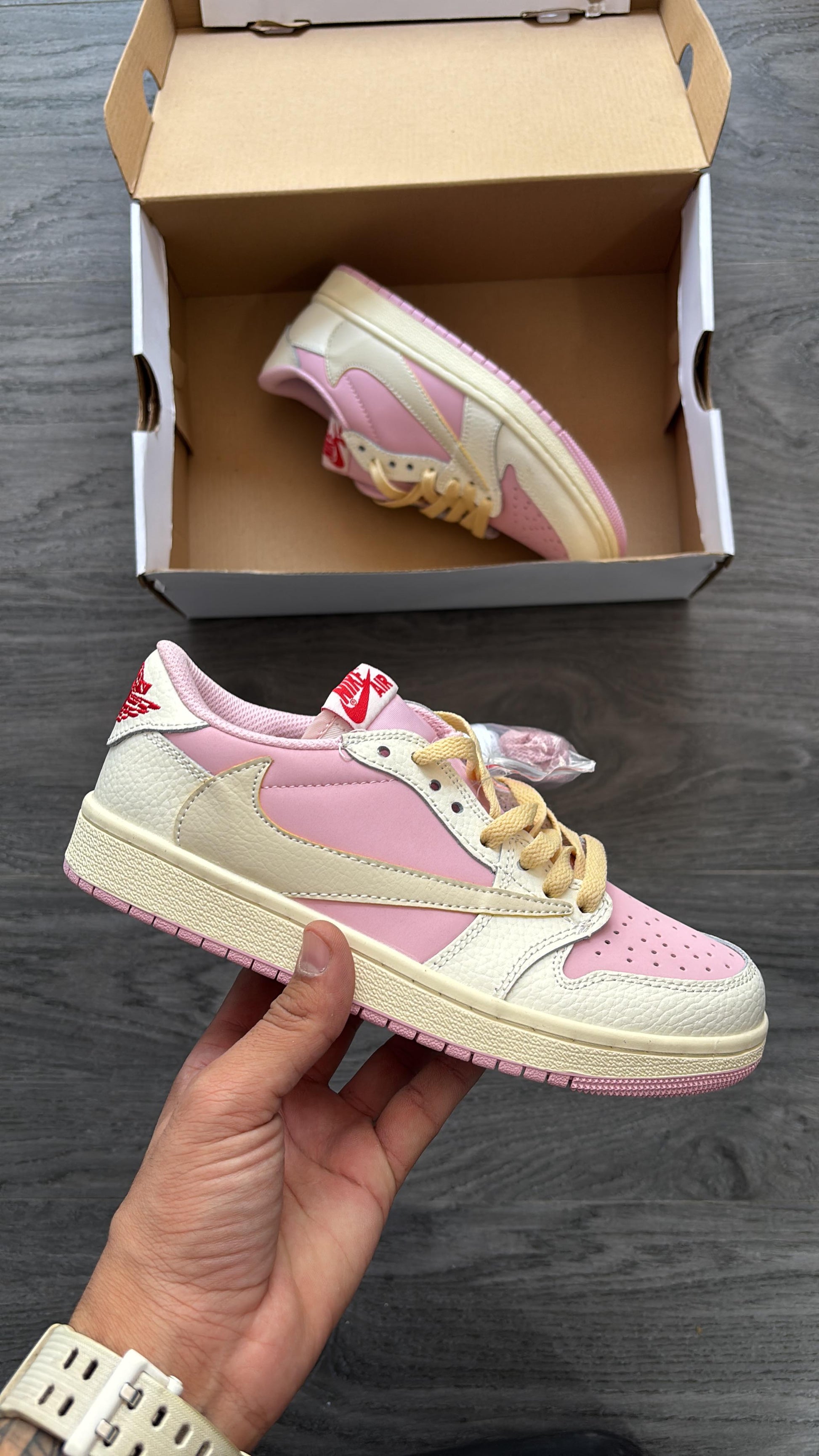 NIKE AIR JORDAN TRAVIS SCOTT LOW GIRLS