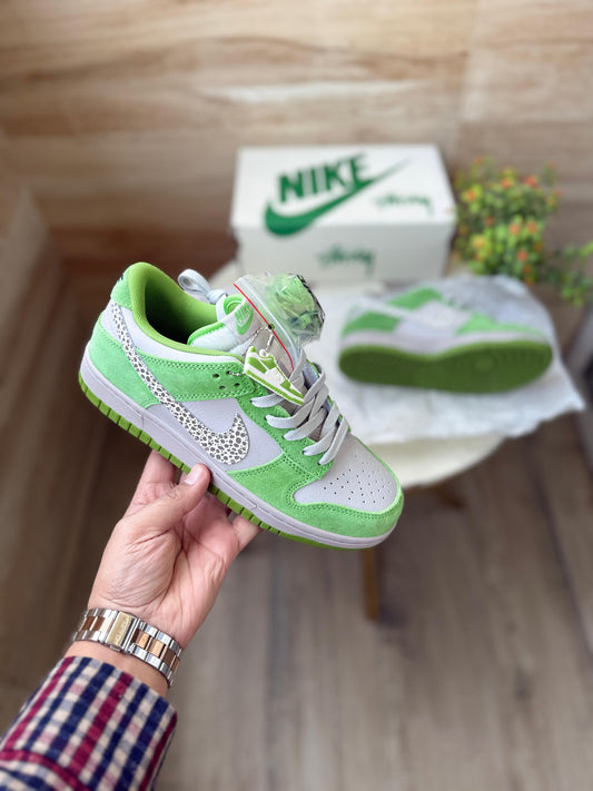 NIKE SB DUNK CHLOROPHYLL 2025