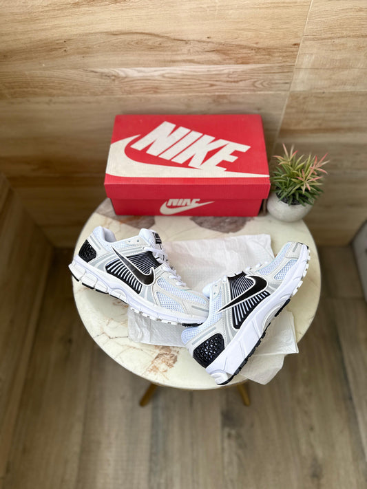 NIKE ZOOM VOMERO PANDA