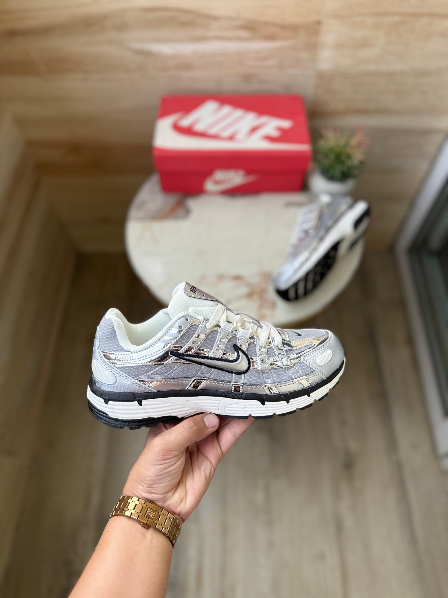 NIKE P-6000 TRAINER METALLIC
