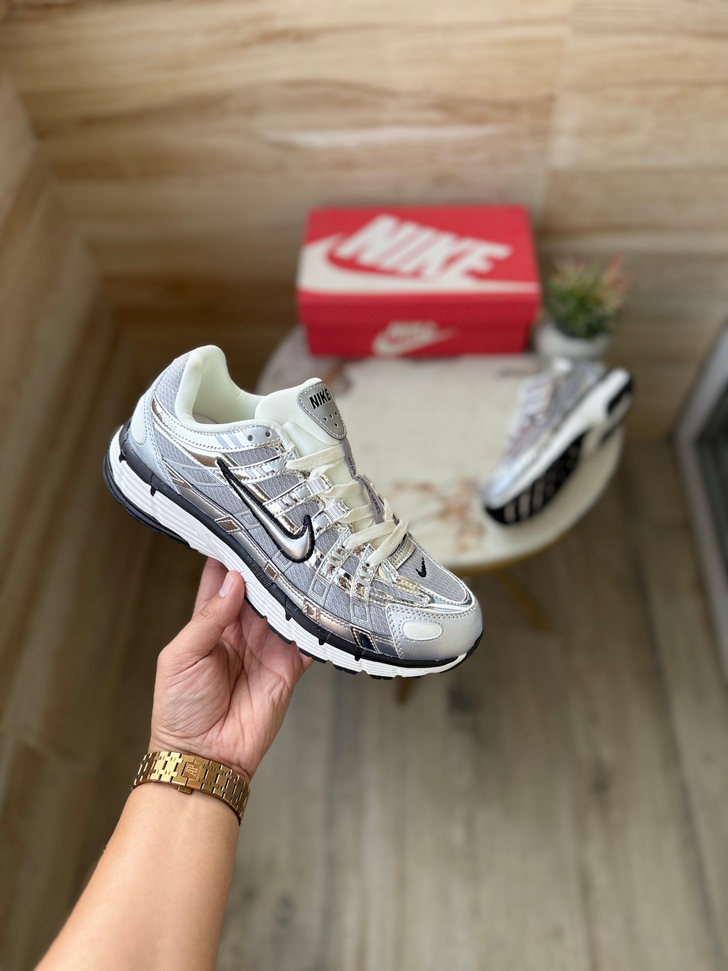 NIKE P-6000 TRAINER METALLIC