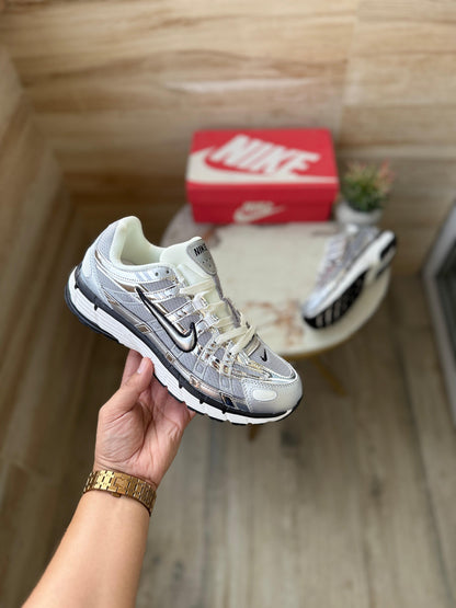 NIKE P-6000 TRAINER METALLIC