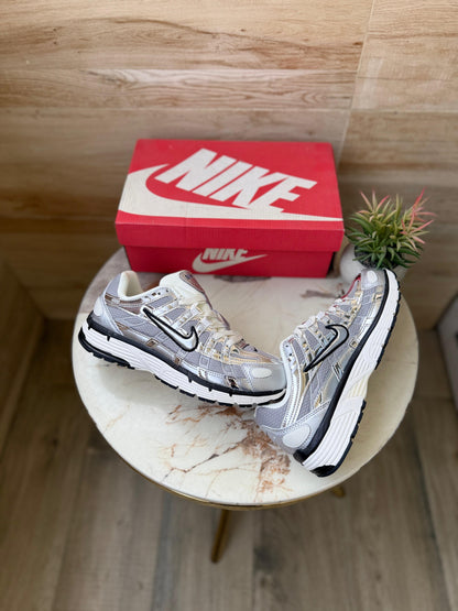 NIKE P-6000 TRAINER METALLIC