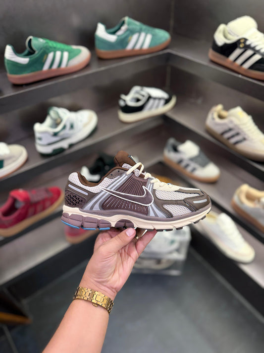 NIKE ZOOM VOMERO EARTH FOSSIL