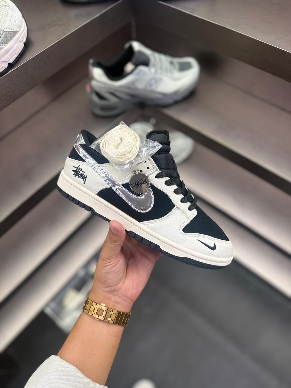 NIKE SB DUNK 2025 STUSSY BLACK SILVER