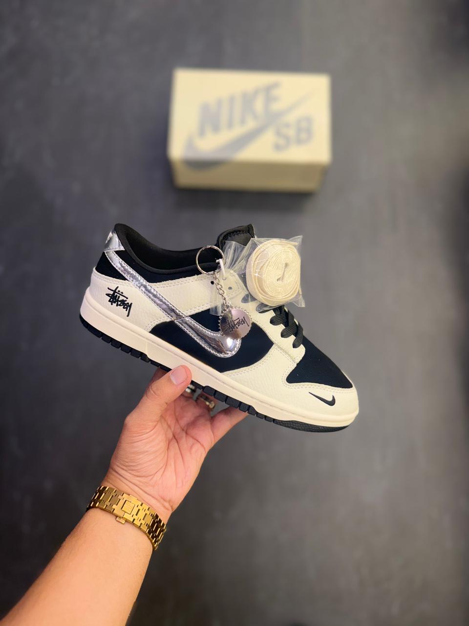 NIKE SB DUNK 2025 STUSSY BLACK SILVER