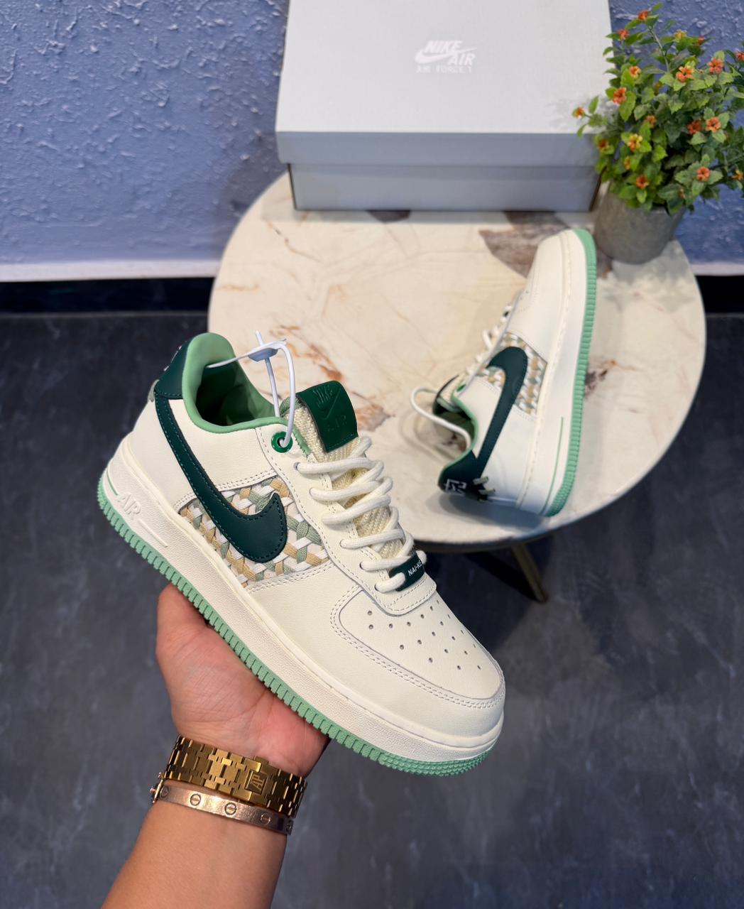 NIKE AIRFORCE ONE NAI-KE GIRLS