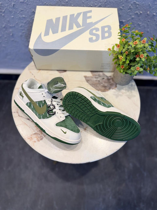 NIKE SB DUNK STUSSY WHITE ARMY GREEN 2025