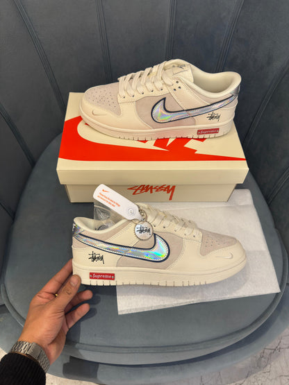 NIKE SB DUNK X SUPREME STUSSY