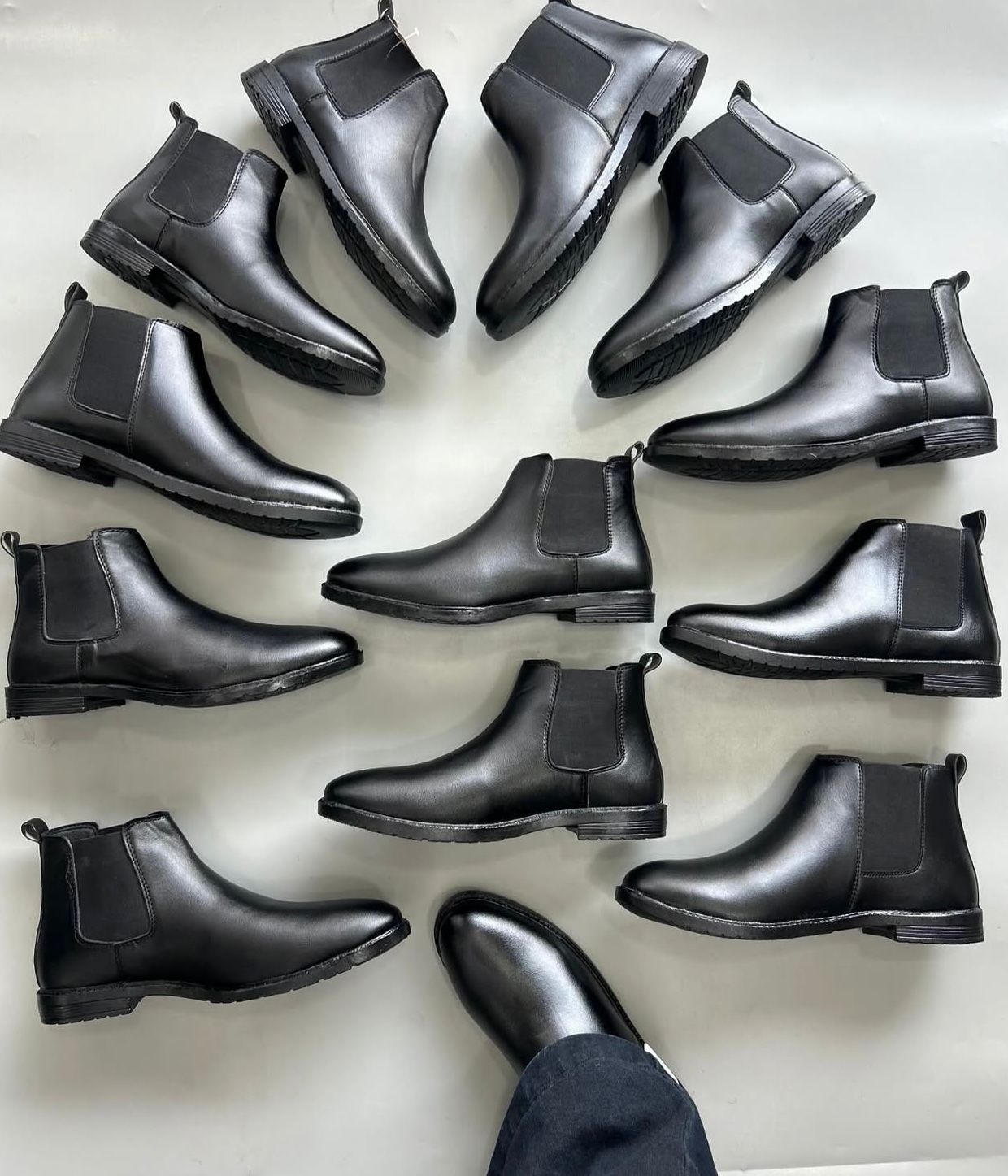 CHELSEA BOOTS