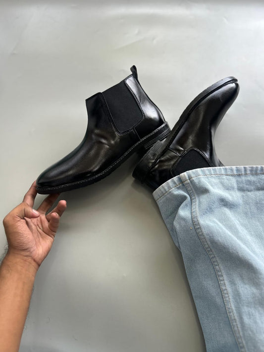 CHELSEA BOOTS